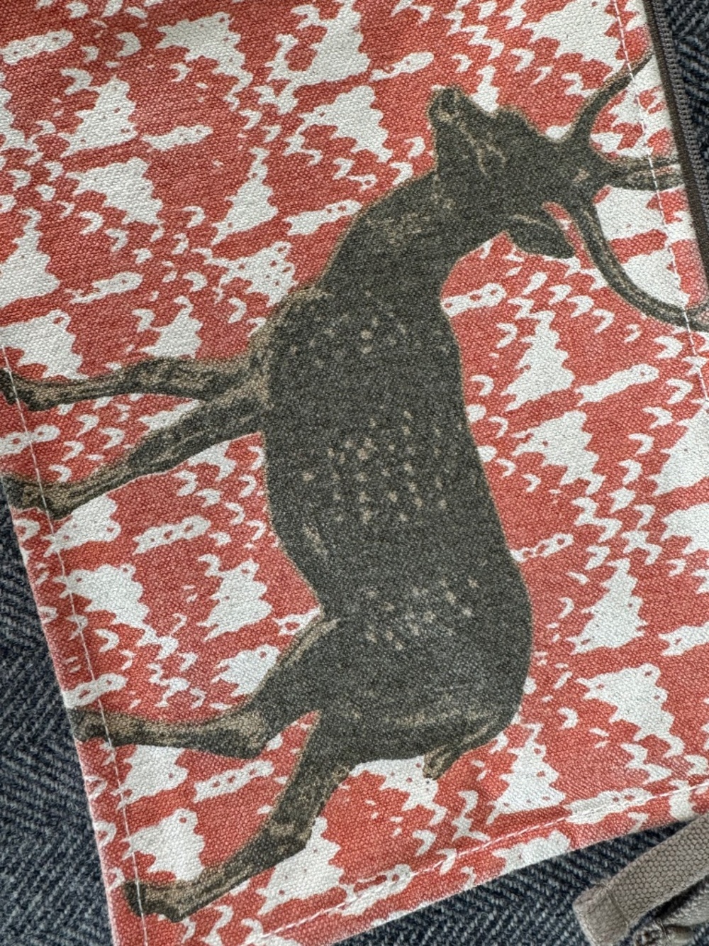 NWOT, THOMAS PAUL, DARLING ZIPPERED POUCH IN DEER DESIGN